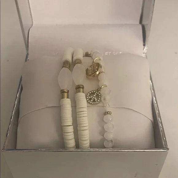 American Exchange White Beaded Stretch Bracelet Set Gold Accents - Picture 2 of 3